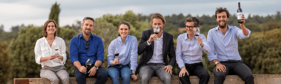 Neue Winzergeneration, Menschen grüssen in die Kamera